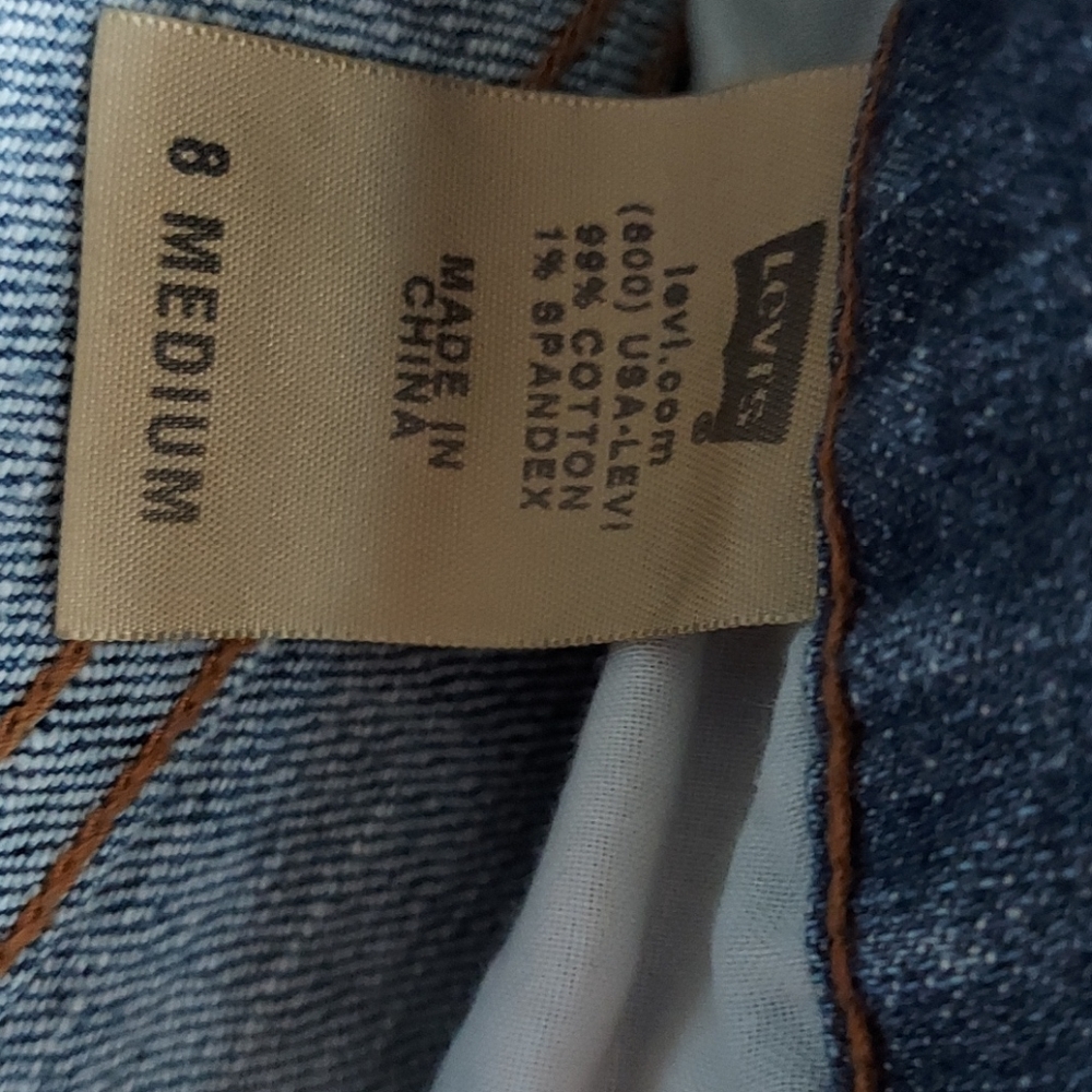 Levis - Picture 3 of 3